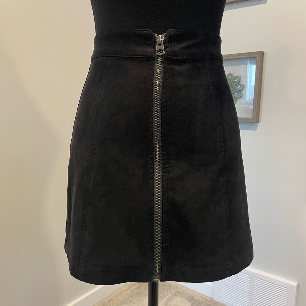 Aritzia Wilfred Vegan Suede 90’s Grunge Mini Skirt with Zipper EUC